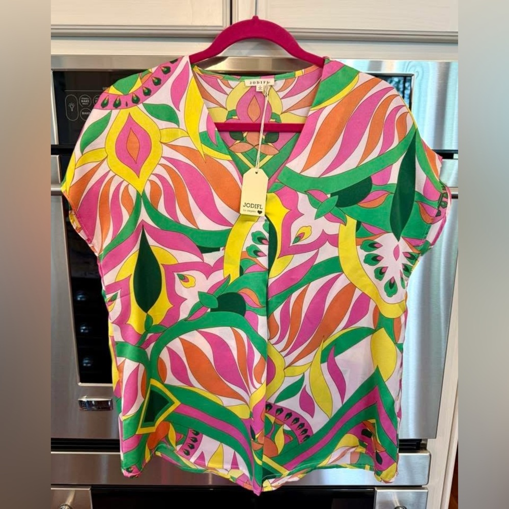 NWT Jodifl vneck top, size small